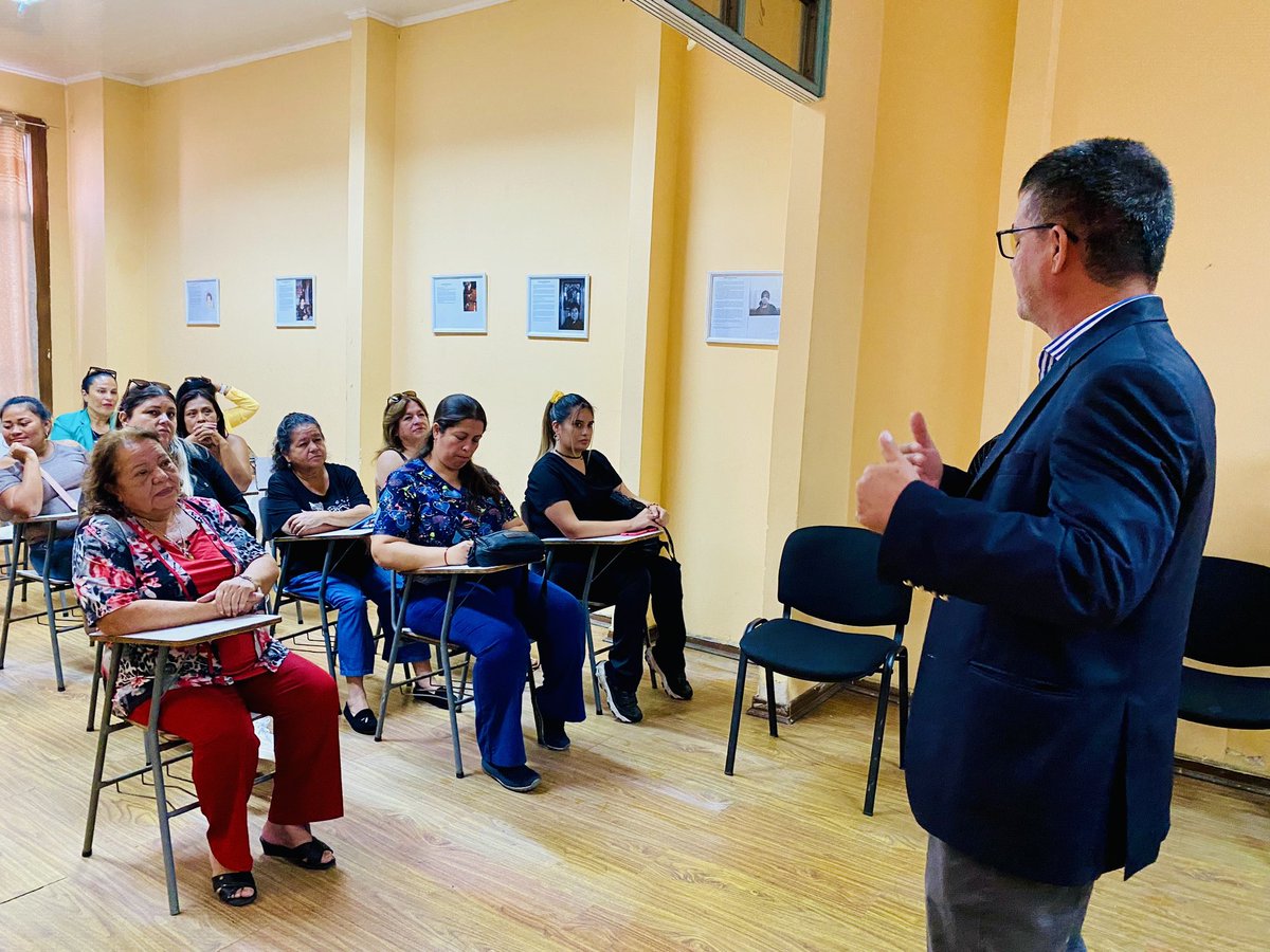 TarapacaDRT's tweet photo. En @cuttarapaca iniciamos este #8M con un conversatorio junto a #dirigentas #sindicales sobre normativas de #genero #leytea #conciliacionfamiliar #leykarin
@DPRTarapaca @VoceriaTarapaca @SeremiTrab_1R 
#TrabajoDecente #DialogoSocial 
#Tarapacá #Iquique #todassomostrabajadoras https://t.co/5MbiV24fGI