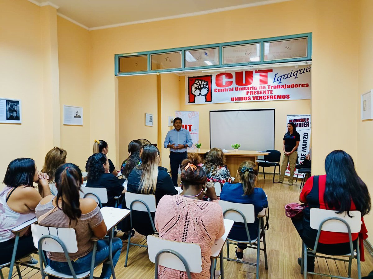 TarapacaDRT's tweet photo. En @cuttarapaca iniciamos este #8M con un conversatorio junto a #dirigentas #sindicales sobre normativas de #genero #leytea #conciliacionfamiliar #leykarin
@DPRTarapaca @VoceriaTarapaca @SeremiTrab_1R 
#TrabajoDecente #DialogoSocial 
#Tarapacá #Iquique #todassomostrabajadoras https://t.co/5MbiV24fGI