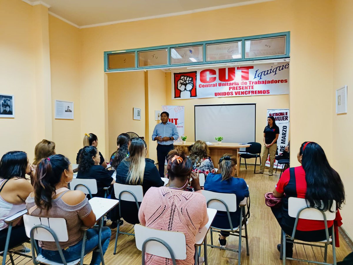 TarapacaDRT's tweet photo. En @cuttarapaca iniciamos este #8M con un conversatorio junto a #dirigentas #sindicales sobre normativas de #genero #leytea #conciliacionfamiliar #leykarin
@DPRTarapaca @VoceriaTarapaca @SeremiTrab_1R 
#TrabajoDecente #DialogoSocial 
#Tarapacá #Iquique #todassomostrabajadoras https://t.co/5MbiV24fGI