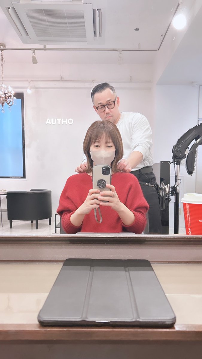 miememe's tweet image. アラレちゃんの話から死生観まで（笑）なんでも話せちゃう😆もう20年近く髪のこと全てお任せしている、ホントに頼れるお兄さんです✨ナベさん、いつもありがとうございます♪最近私の中ではこのウルフスタイルがお気に入り👍
#AUTHO