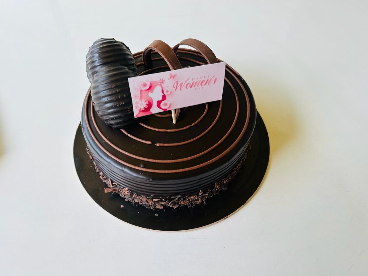 GeekayInfotech1's tweet photo. 🌟 Happy #InternationalWomensDay! 🎉 Join us in honoring @preetykothari, our amazing director, and @ninadkothari, our MD &amp; CEO! 💖 Let's celebrate with cake and gratitude! 🍰 #EmpoweredWomen #EqualityForAll https://t.co/LDOiKsR1Tt