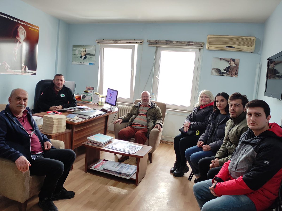 bursatkp's tweet photo. Kestel belediye başkan adayımız Barış Erakkuş bugün Kestel Yöre gazetesini ziyaret etti ve #KomünistBelediyecilik üzerine sohbet etti.
#OylarTKPye https://t.co/Qv6lyq0G4f