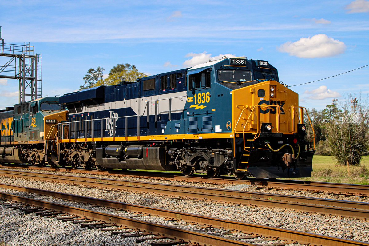 RFPProductions's tweet photo. What a trip…

Southeast Georgia had it all from heritage units, YN2 EMDs, work trains, Big MACs, foreign power, and so much more! https://t.co/1CYV5WBztP