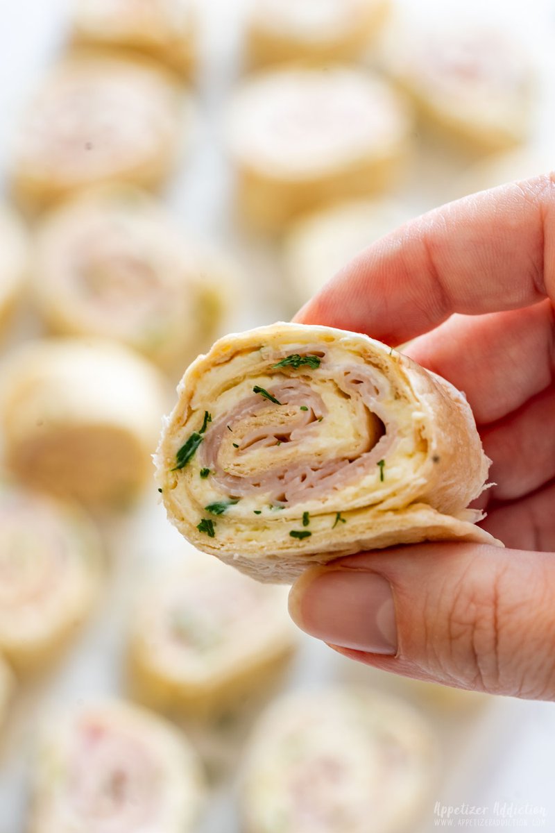 😋Recipe: appetizeraddiction.com/turkey-pinwhee…
Turkey pinwheels ready in minutes! Easy, tasty bites for any occasion. #Turkeypinwheels #pinwheels #appetizerideas #bitesizefingerfood #fingerfood