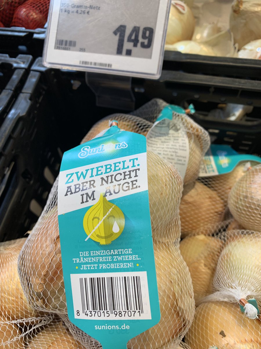 Güzel pazarlama stratejisi 👏 Göz yakmayan soğan. Arge maliyeti çok düşük, Fiyat x2.5

Diğer yöntem de normal soğanı dolapta biraz bekletmek :) sülfürik asitçiler eylem yapabilir.