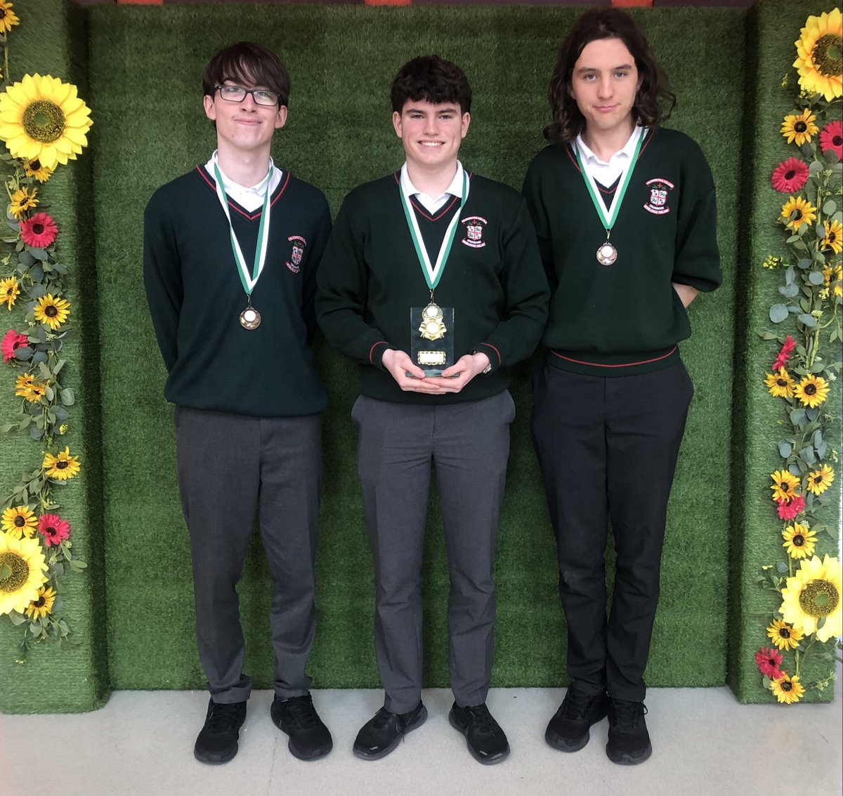 CalaCollGalway's tweet photo. Huge congratulations to our incredibly talented applied maths students who took home 4 of the top 5 ranked positions in the IAMTA Regional Senior Applied Maths Quiz. https://t.co/RXvAyiez4x