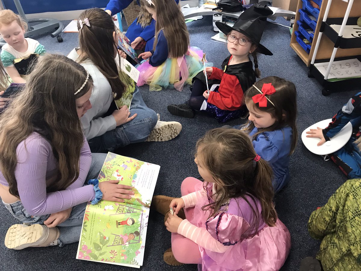 Afternoon reading with EYFS! Some of them still fit in down here📕📚😂