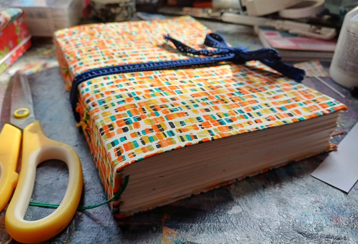 It took me a couple of days but I'm happy to say I finally finished making my birthday present. ✨😍 A fabric-covered, handbound, heavy-duty, aquatic medium sketchbook made from a cocopops box. I have been saving up, so I also got the HIMi gouache paints for it. 🥹💝