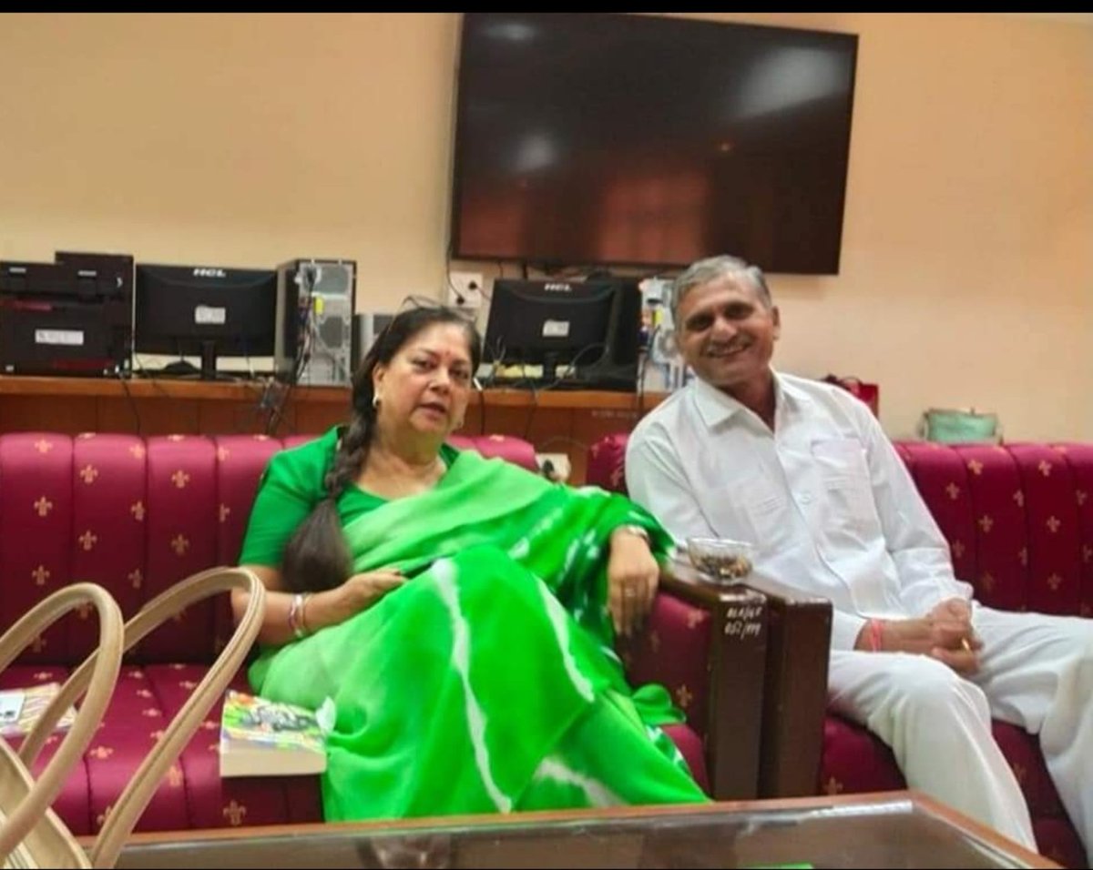 भाजपा की राष्ट्रीय उपाध्यक्ष व राजस्थान की पूर्व मुख्यमंत्री श्रीमती <a href="/VasundharaBJP/">Vasundhara Raje</a> जी को जन्मदिन की हार्दिक बधाई एवं शुभकामनाएं।

प्रभु से आपके स्वस्थ एवं दीर्घायु जीवन की कामना करता हु ।
