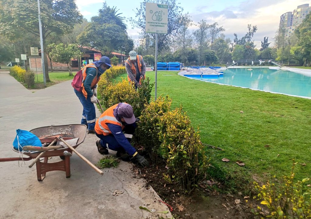 ObrasQuito's tweet photo. 🧵
Señaló que avanzamos con el mantenimiento de la laguna #ElQuinde con trabajos de:
✅Limpieza profunda
✅Desinfección de botes
✅Poda de arbolado
✅Mantenimiento de áreas verdes, entre otros.
👪Pronto estará listo para que lo disfrutes en familia👪
#QuitoRenace https://t.co/SxwBqKN4aP