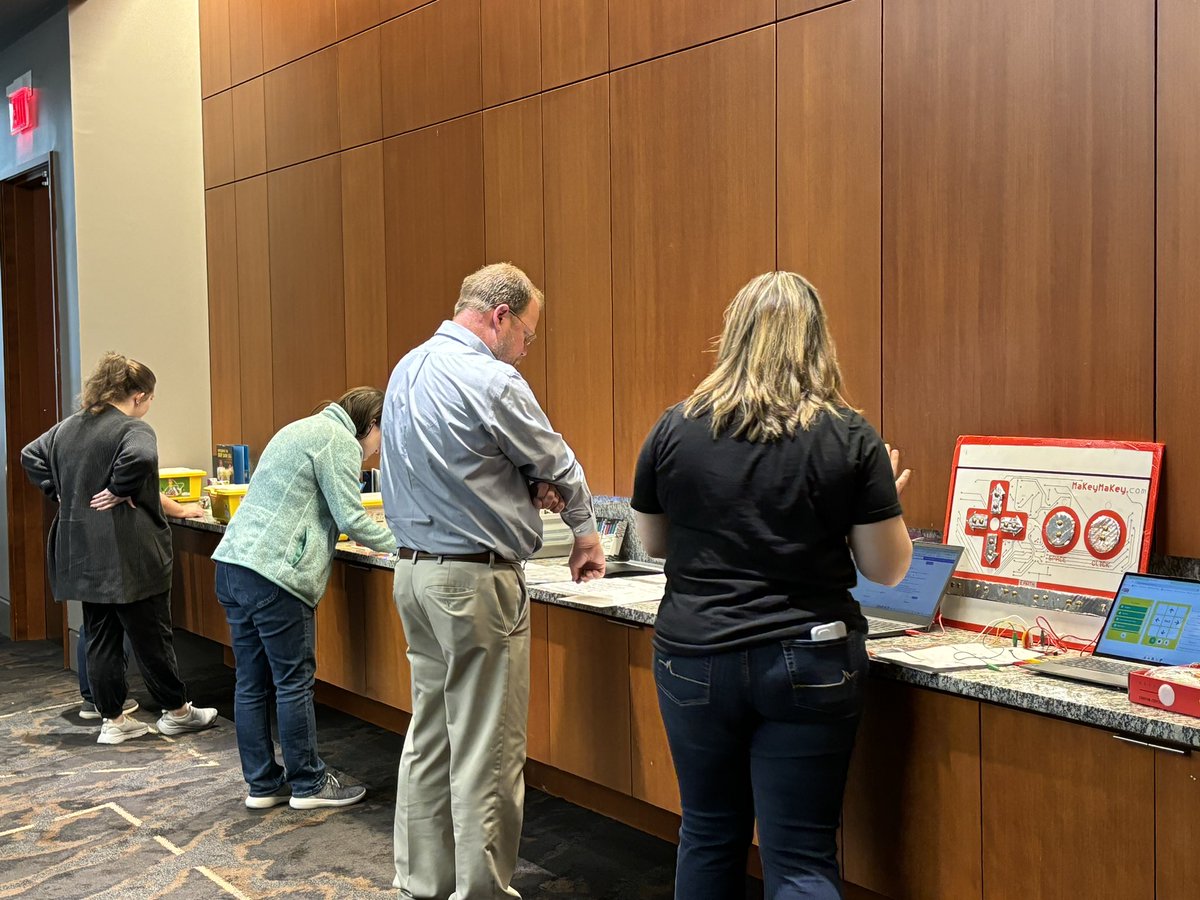 KMcEllen's tweet photo. A great presentation this morning by CCS Amy Philyaw, Brooke Parker, Emily Absher, and Dana Lail about connecting literacy and digital learning at #NCTIES24. https://t.co/CrGJf2jOXP
