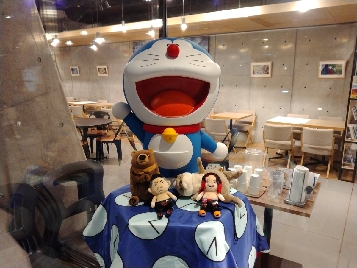 roshikkuma's tweet photo. #3/8🌥
#x46
Café en Jimbocho
神保町のカフェ☕
El empleado era un aficionado a la lucha
従業員さんはプロレスファンだった🤭
#映画ドラえもん
#のび太の地球交響楽
#イアン 🧸
#カイト 🦦
#シナダグローバル
#私たちの流行りのポーズ
#鷹木信悟 選手🐉
#内藤哲也 選手👁️🗨️
#ぴょんすけ
#njpw https://t.co/wfKYaJya12
