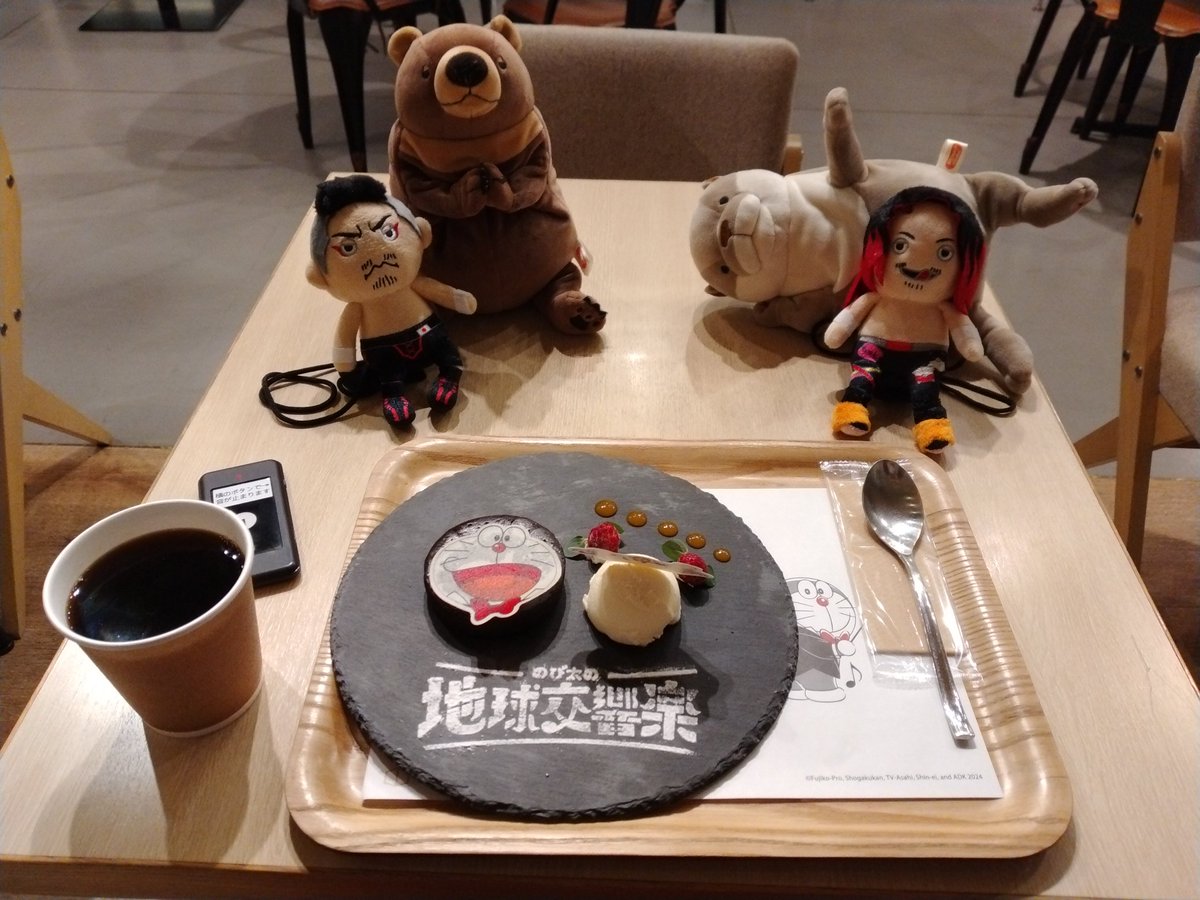 roshikkuma's tweet photo. #3/8🌥
#x46
Café en Jimbocho
神保町のカフェ☕
El empleado era un aficionado a la lucha
従業員さんはプロレスファンだった🤭
#映画ドラえもん
#のび太の地球交響楽
#イアン 🧸
#カイト 🦦
#シナダグローバル
#私たちの流行りのポーズ
#鷹木信悟 選手🐉
#内藤哲也 選手👁️🗨️
#ぴょんすけ
#njpw https://t.co/wfKYaJya12