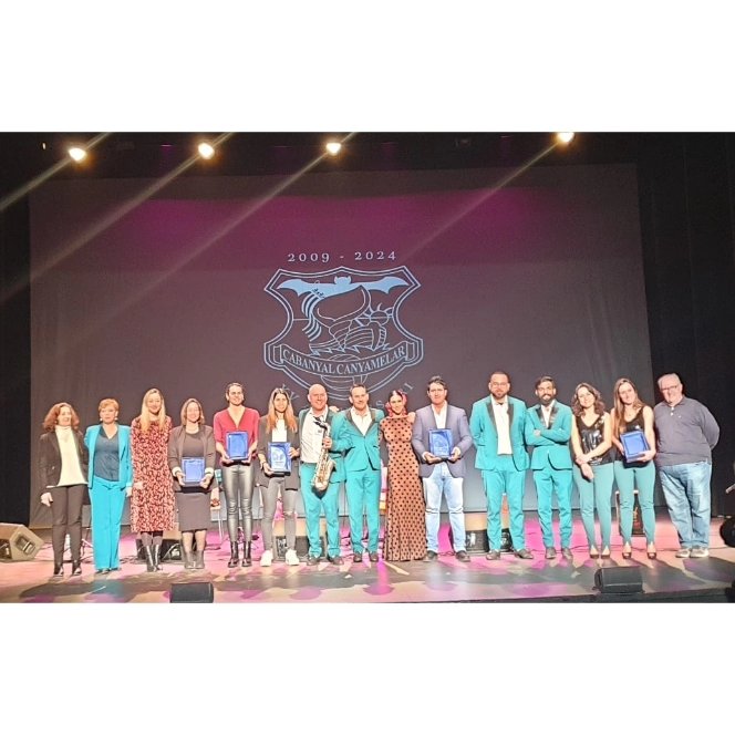 marian__5's tweet photo. Molt agraïda al @cfcabanyalcanyamelar per la sorpresa i el reconeixement a la meua trayectoria esportiva en la II Edició dels galardons "Cabanyal en Femení". 
Acabar la meua carrera en este club ha sigut lo millor que em podria pasar, gràcies per tot! CABANYAL AL COR 💜 https://t.co/oMczo0gIKw