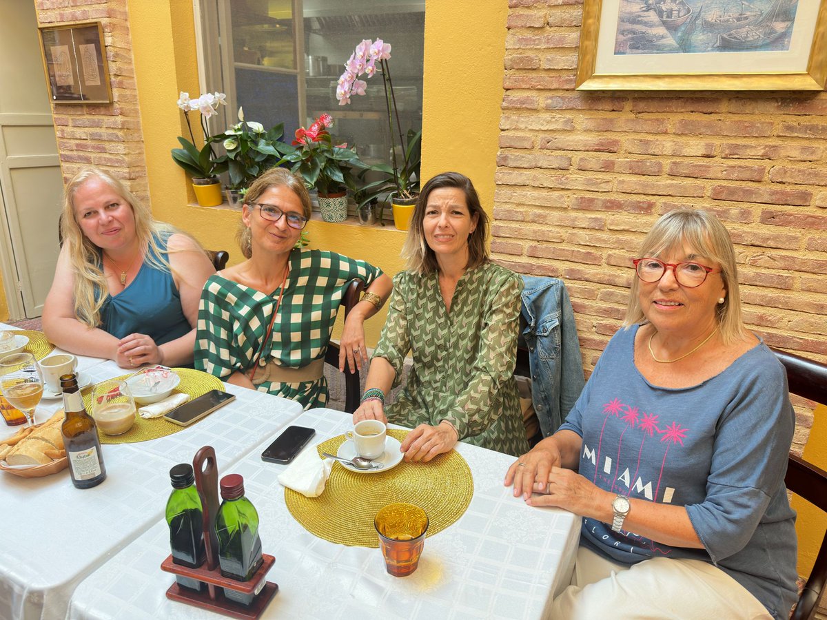 sonjafem's tweet photo. #LasMujeresdemiVida
@AdaSantana98, @MujeresJovenesF #Dator, con Rocío Martínez al frente de la excelente atención a las Mujeres
#Feminismo en #Rota, donde tanto aprendo y mis amigas de #Navalosa, a través de Montse, que tanto me alimentan de realidad https://t.co/vQAOV1P132