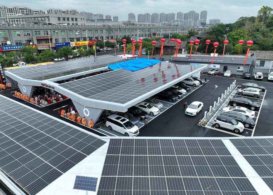 XHNews's tweet photo. The use of new energy vehicles accounts for 77.6 percent of China's public transport system, Minister of Transport Li Xiaopeng said Friday on the sidelines of the ongoing #TwoSessions https://t.co/HfcDLwpmVc https://t.co/mGu9iP1jj2