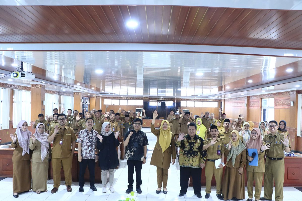 Pemkab Serang Komitmen Terus Tingkatkan Pelayanan Publik

#pelayananpublik #kominfo #Newsnight #news #kabupatenserang #Banten #publik #indonesia #indoviral #newsudate