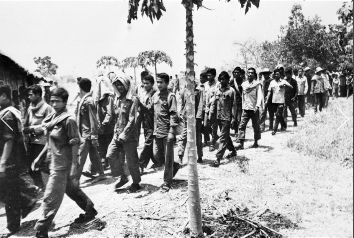 Mar. 28, 1979: #KhmerRouge troops at the Ta Sanh base surrender as it was overrun by Vietnamese soldiers. Pol Pot, Nuon Chea & Khieu Samphan escaped just hours before, as Ieng Sary had warned them. They had to abandon part of the KR Central Committee archive, vehicles & weapons.