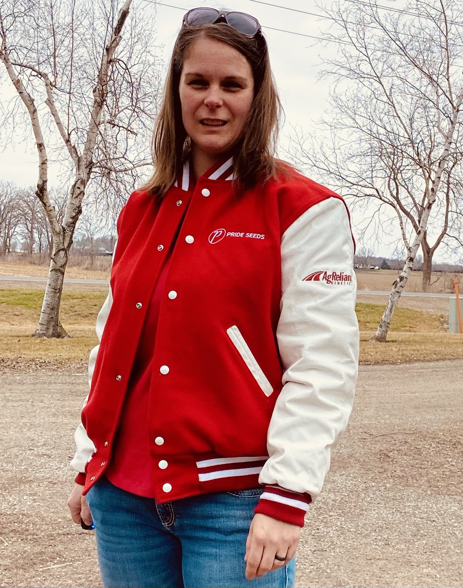 Day 3 of the @LdnFarmShow Keep an eye out for the @PRIDESeeds team wearing our 75th anniversary jackets and speak to one of us to enter our $75K corn seed giveaway! #PRIDEinMyField