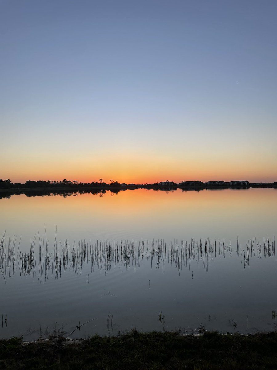 Happy Friday y’all! Keep chasing your dreams and live the life you want!