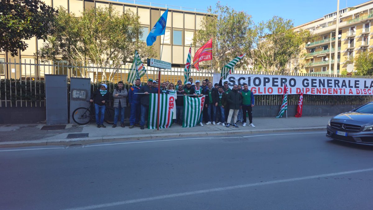 CISLFoggia's tweet photo. #8marzo Presidio #Foggia contro esternalizzazione di #Enel e a difesa del posto di #lavoro di donne e uomini di grande professionalità. L’intera #Cisl Foggia col Segretario generale Carla Costantino partecipano a questa giusta #rivendicazione.
#IlSindacatoMobilita #EnelSmobilita https://t.co/i4QJKzwifx