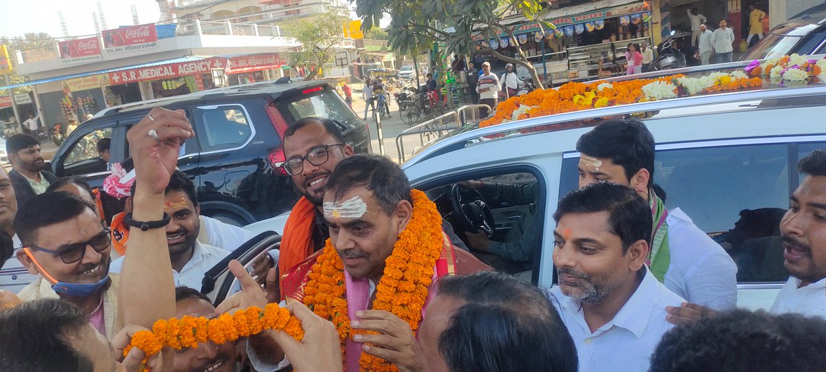 वाराणसी के लोकप्रिय पूर्व सांसद हम सबके अभिभावक बड़े भाई आदरणीय डा o राजेश मिश्रा जी के भारतीय जनता पार्टी की सदस्यता लेने के बाद वाराणसी प्रथम आगमन पर जोरदार स्वागत हुआ l

बम बम बोल रहा है काशी