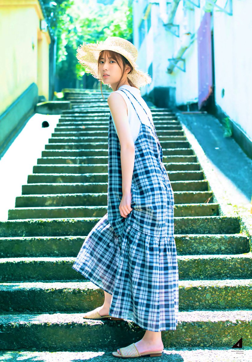 revolutionight's tweet photo. 昔は余裕だった岩本家までの長い階段に息切れして膝に手を突くと「暑いんだから早く！」と急かしつつもペースを落とし「…余計な事、パパにまだ言わないでよ？」って耳打ちするから「俺達がとっくに“幼馴染”卒業した事？笑」と揶揄ったら「そうだ…よ！怒」って照れ隠しの腹パン喰らう二十歳の夏休み。 https://t.co/IRvSui6cHp