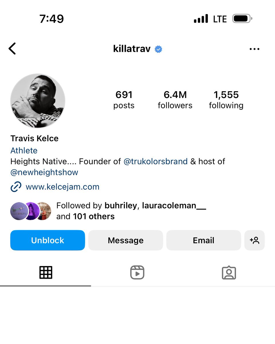 swifferwins's tweet image. taylor swift played sparks fly x gold rush on guitar so i blocked travis kelce on twitter, then she played false god x slut so i blocked him on instagram too!!