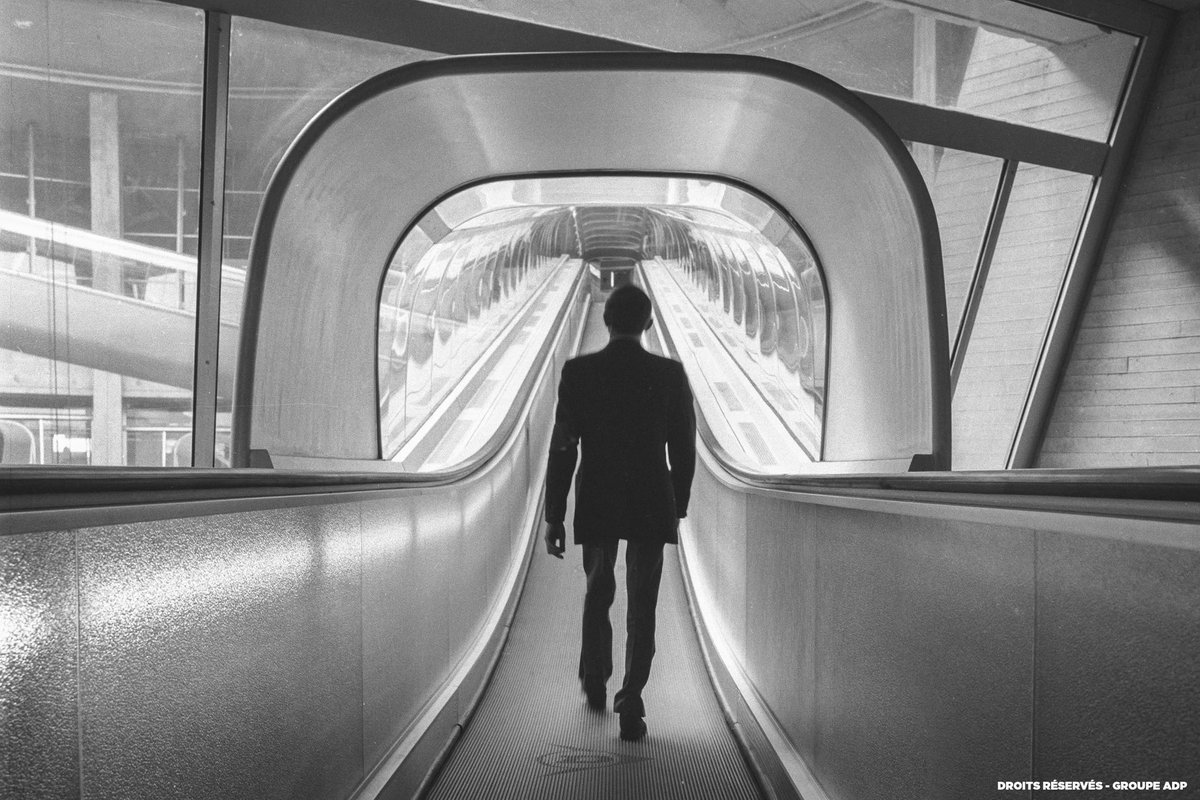 L'histoire de Paris-#CDG a commencé il y a 50 ans, le 8 mars 1974, jour de l'inauguration du terminal 1. Cette aérogare iconique, à l'esthétique intemporelle, est au cœur d'une remarquable exposition à la @Citedelarchi, consacrée à son architecte Paul Andreu. #50ansCDG