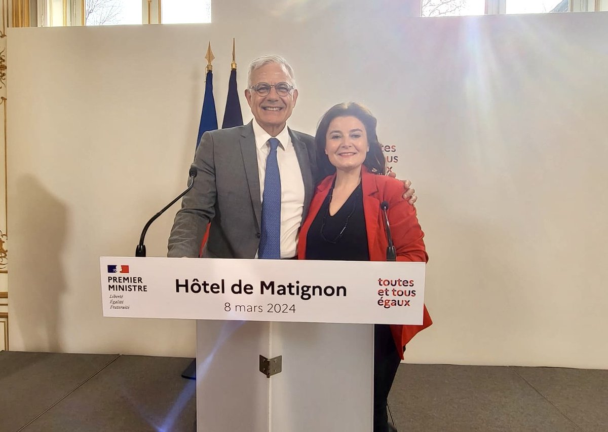 Avec @fany_ruin, 1ère vice-présidente @ccifrance et en charge de l'entrepreneuriat #féminin pour le réseau #CCI, à l'Hôtel @Matignon, pour soutenir l'initiative d'@auroreberge 👉 '101 femmes entrepreneures'. #JourneeDesFemmes @Economie_Gouv