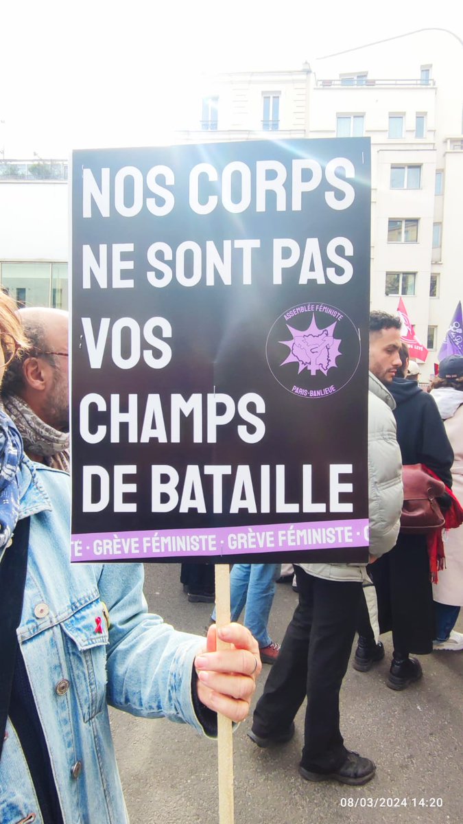 Fransa/Paris'te bugün kadın grevi var..Sokaklar da kadınların sesi. yasaklanan/ yasaklanmak istenen kürtaja, emek sömürüsüne savaşa karşı bugün kadınlar grevde. #8M2024 #Paris2024 #Adkh @femstreikzh @sym_youth