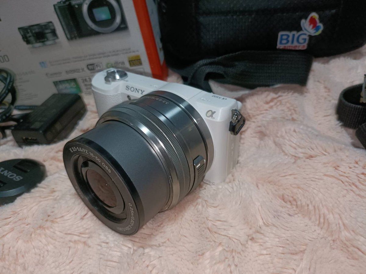 ส่งต่อSony A5100 
ราคา 7,200฿  สิ่งที่จะได้รับ
กล้อง เลนส์ ฝาปิดเลนส์ ที่ชาร์จแบต
สายคล้อง เคส มีกระเป๋า memory สายคล้อง ฟิลเตอร์กันฝุ่นกันกระแทก ส่งฟรี #กล้อง #กล้องมือสอง #กล้องsony #sonya5100 #ขายกล้องมือสอง #กล้องดิจิตอลมือสอง #กล้องดิจิตอล #กล้องดิจิตอลเก่า
