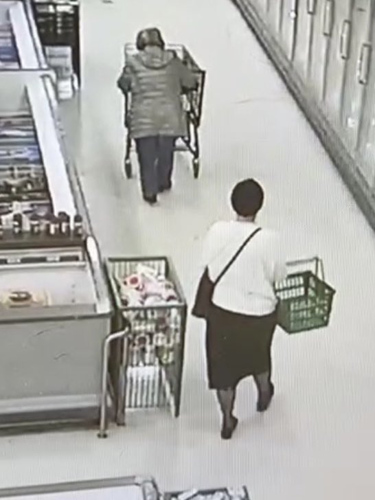 BarriePolice's tweet image. Do you recognize this person? She is being sought by #BarriePolice for an ongoing criminal investigation where an elderly female had her wallet stolen while shopping yesterday morning at an Essa Rd. grocery store. Please call 705-725-7025, extension 2560 if you can assist.