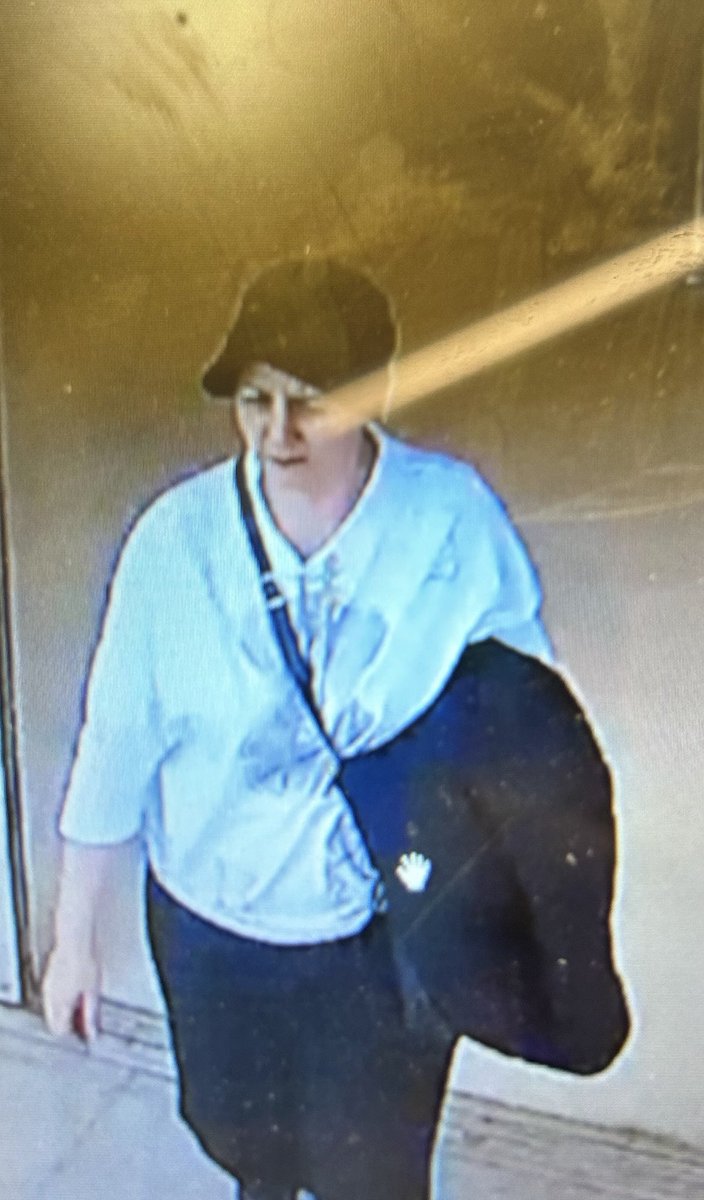 BarriePolice's tweet image. Do you recognize this person? She is being sought by #BarriePolice for an ongoing criminal investigation where an elderly female had her wallet stolen while shopping yesterday morning at an Essa Rd. grocery store. Please call 705-725-7025, extension 2560 if you can assist.