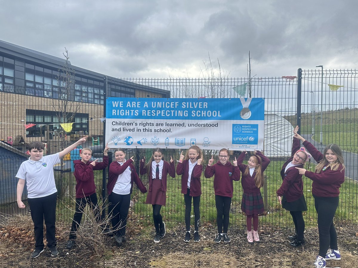 Our fabulous Rights Respecting Heroes with our new silver banner! #rightsrespectingschool 🥈