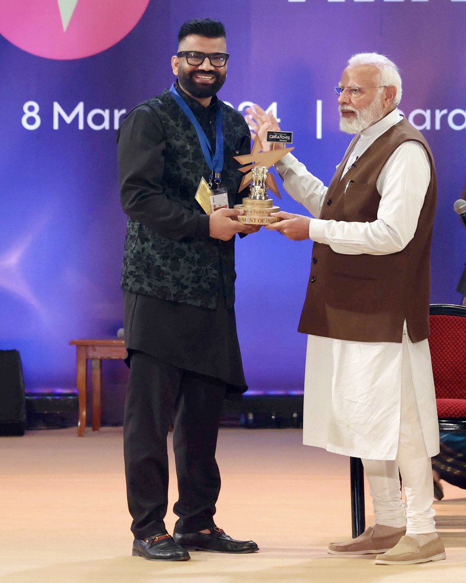 TechnicalGuruji's tweet photo. Honoured to receive the Best Tech Creator Award from the Hon'ble  Prime Minister of India Shri Narendra Modi Ji at the #NationalCreatorsAward ceremony...Grateful for the recognition and excited to continue pushing boundaries in the world of technology! 🏆🇮🇳
Humbled and proud...🙏
#TGFamily 🔥 🔥 🔥