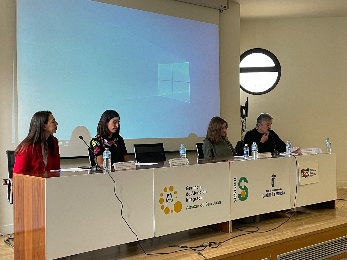 Segunda Mesa Redonda “La experiencia de las personas a las que acompañamos en un Hospital de Día.” 
Modera: Manuel Broco Barredo. Participan 
Jessica Palau García. Laura Carballeira y Paula Laita de Roda.