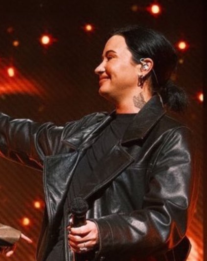 artstartingover's tweet image. my fav person