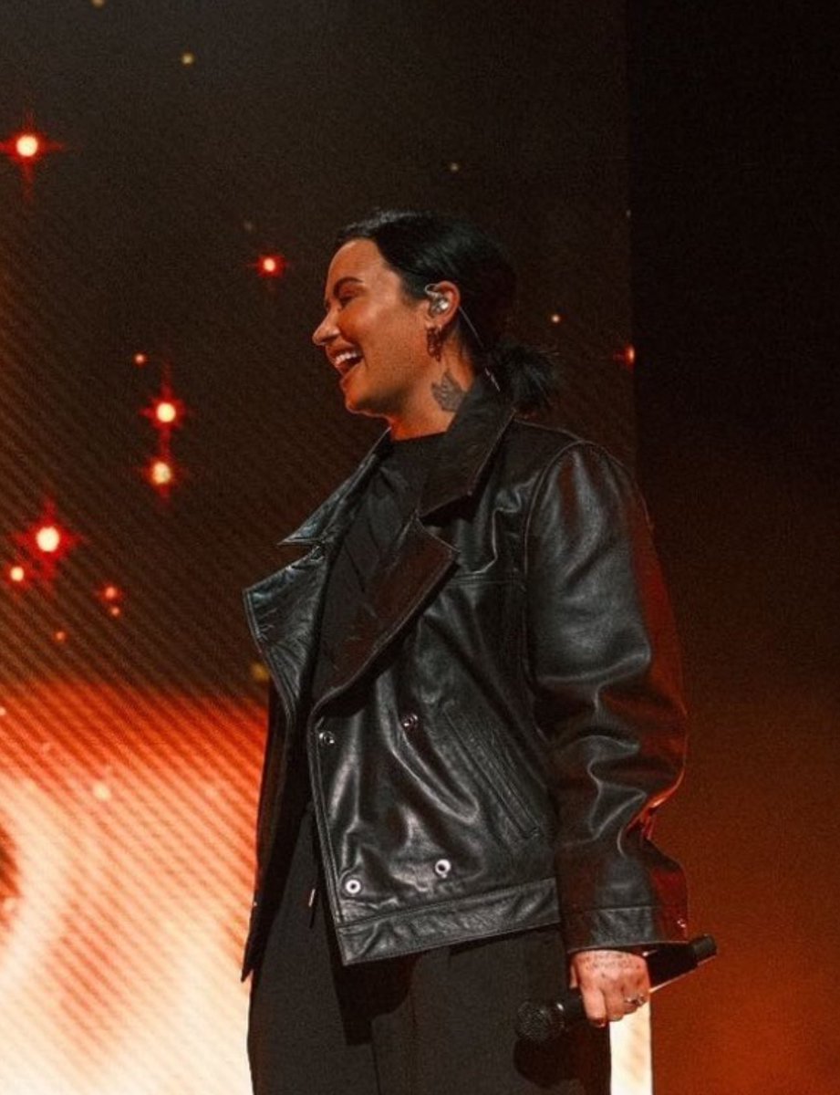 artstartingover's tweet image. my fav person