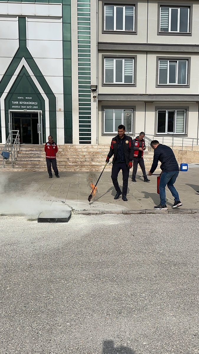 Burakks90's tweet photo. 1-7 Mart Deprem Haftası kapsamında afet bilincini artırmak afet öncesi ve sonrasında hareket tarzlarını geliştirmek için MEB AKUB üyeleri rehberliğinde Tahir Büyükkörükçü AİHL deprem ve yangın tatbikat gerçekleştirildi
@meb_dhgm @omurfatih @ozkan_meb @gokhanmurat1 @mustafakoca42 https://t.co/aDmezhspX3