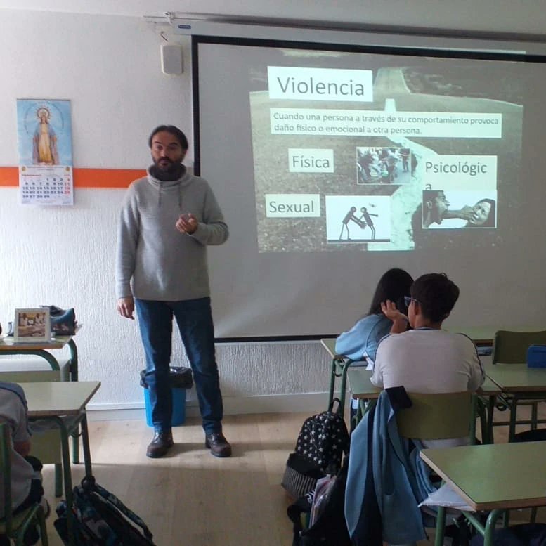 sanjosevalde's tweet photo. 👉Taller #ToleranciaYRespeto para #2ESOA con el @AytovaldemoroEs
#SanJosé #Since1878 #colegiosHHCC #EducaciónVicenciana #colegiosconalma https://t.co/kw4UK2kJZ3