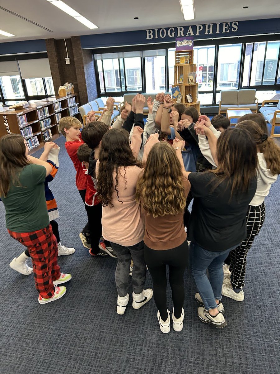 SCSD_AMS's tweet image. Wrapping up World Language Week, Mrs. Barricelli taught her Italian students the Tarantella Napoletana dance! 💃🕺 They&apos;ll be the life of every Italian wedding or party! 🎶🇮🇹 #CulturalDance #WorldLanguageWeek 🌍🎉