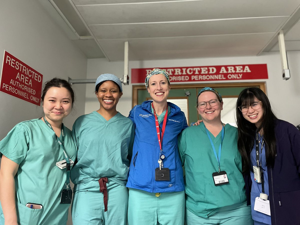 Happy #IWD , just finished a 🤖 OR list and grateful for these fantastic trainees in @UHW_Waterford #colorectalsurgery @SurgeryUhw @RCSI_Irl @barb_julius @EmilieMcCormac1