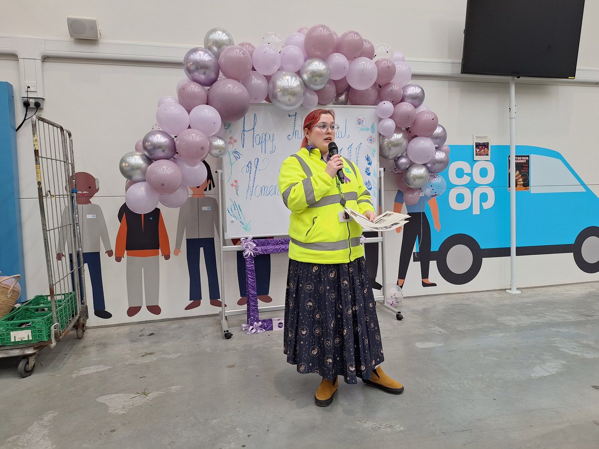 💜Well Done to @JewlzMulholland Dom and everyone involved in today's amazing #InternationalWomensDay event at the Co-op Depot Biggleswade. Thanks too to @poets_in for a thought provoking presentation. Great to see Beth and Faye from @CoopFuneralcare too. #InspireInclusion
