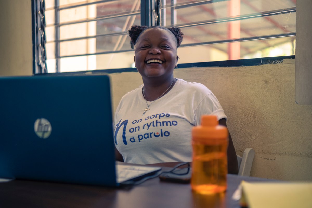 Le Responsable de communication de <a href="/solscenehaiti/">SOL SCÈNE</a>  et Communicolgue de formation Michael <a href="/formilus30/">Michael Formilus</a> a animé à l'intention des jeunes femmes un atelier d'initiation à la gestion des réseaux sociaux le samedi 2 mars 2024 à <a href="/FondationTOYA/">Fondation TOYA</a> . 1/2 
📷 : Valencia Joseph <a href="/CanadaOAS/">Canada at the OAS</a>