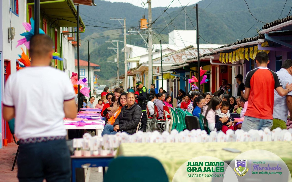 Mujer, eres el proyecto más grande de Dios. Enorme como el universo, fuerte como una roca, tierna como una flor y apasionada como el sol.

Feliz día a todas las mujeres en especial las de Marulanda.