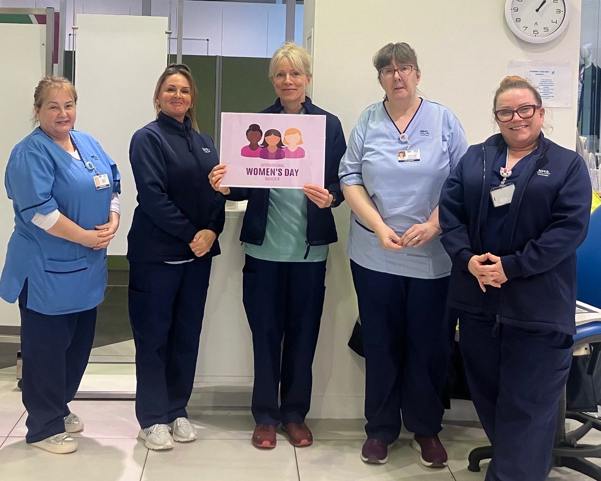 Celebrating International Women’s day with some of the team who were working today with the Aberdeen City Vaccination Team @Reid1Sandy @HSCAberdeen @carolineand73 @gillbruce61 @smain64 @NHSGrampian