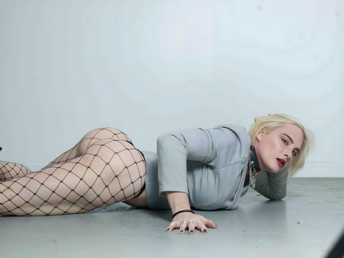Lay down on this concrete with me https://t.co/pDwF13mNCl