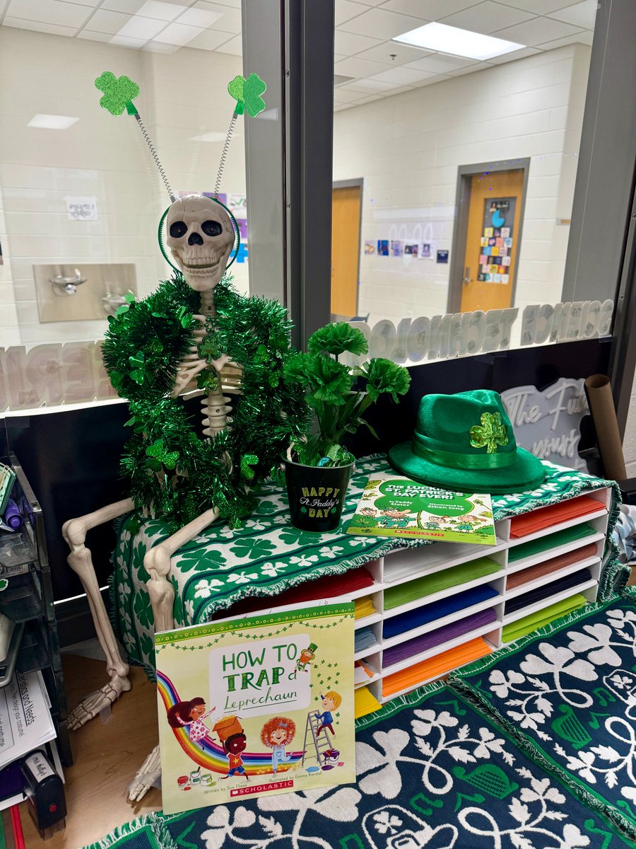 Stemothy is ready for St. Patrick's Day!
#STEMeducation