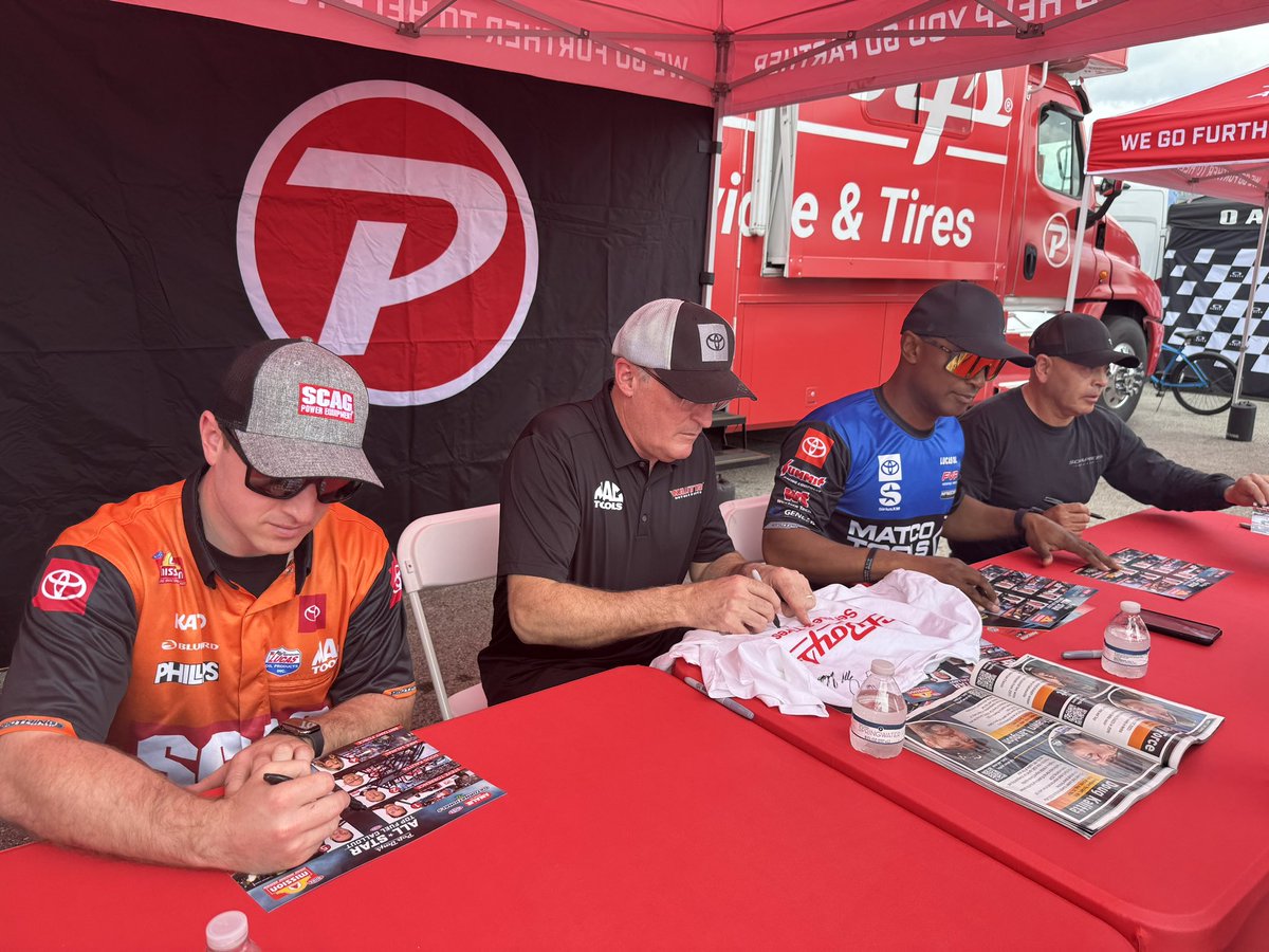 Autograph session for the <a href="/pepboysauto/">Pep Boys Auto Service & Tires</a> Top Fuel All-Star Callout! 

#Gatornats